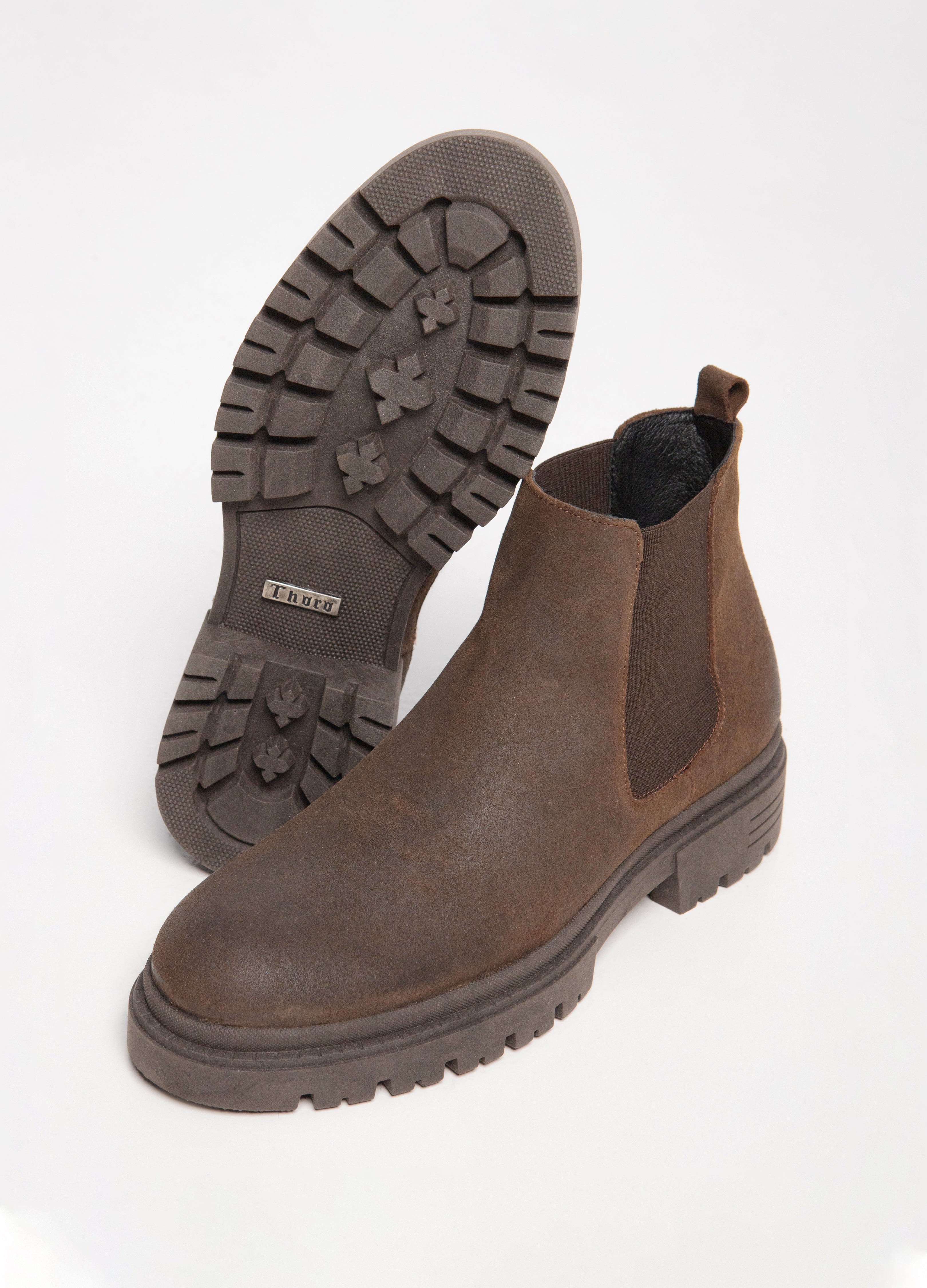 Bota chelsea de piel gamuza café y suela gruesa para hombre | Thoro ...