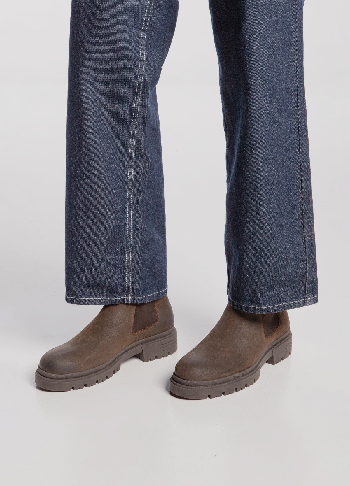 Thoro Ropa Bota chelsea de piel gamuza café y suela gruesa para hombre | Thoro ...