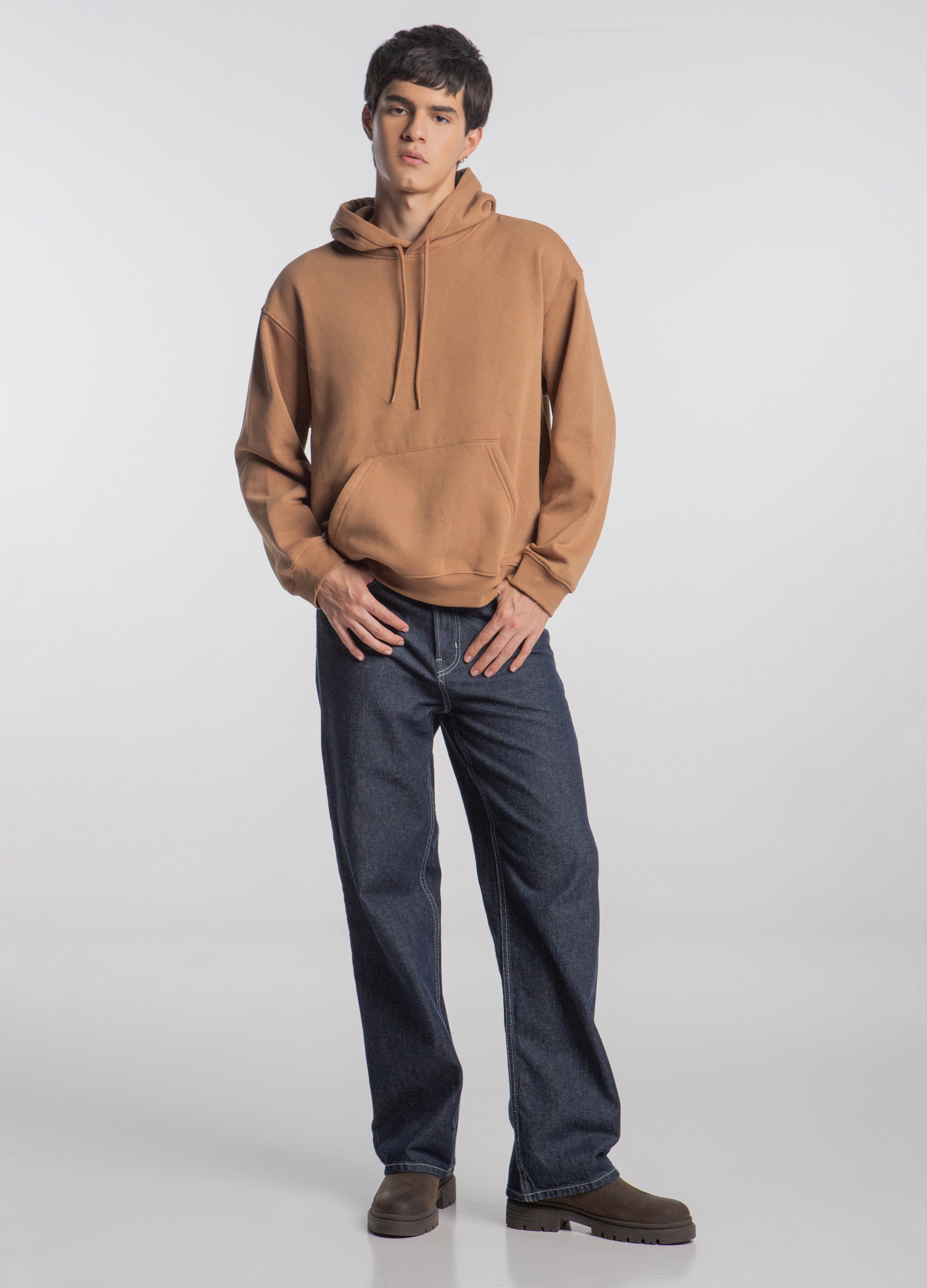 Bota chelsea de piel gamuza café y suela gruesa para hombre | Thoro ...