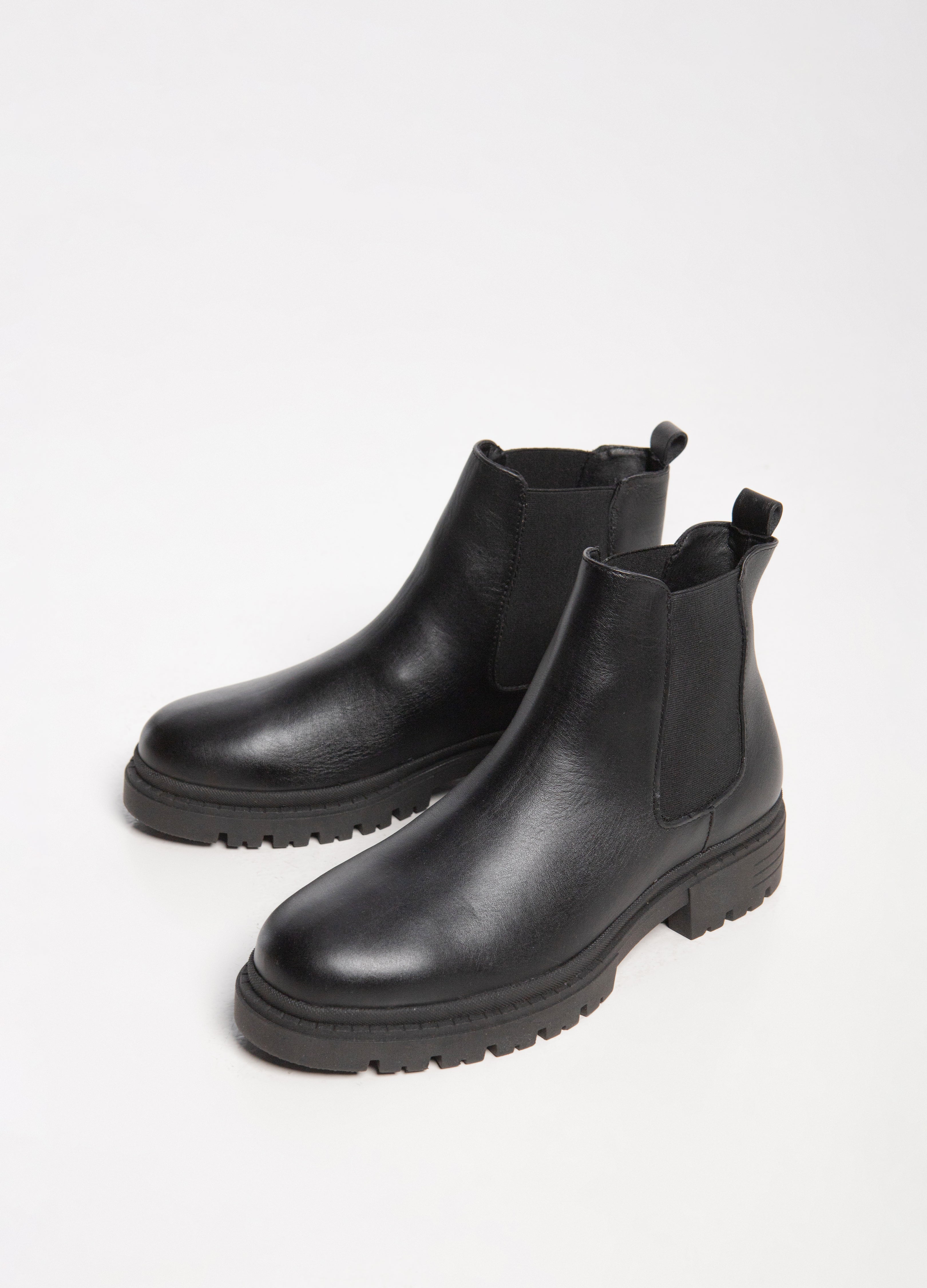 Bota chelsea de piel color negro y suela gruesa para hombre | Thoro ...