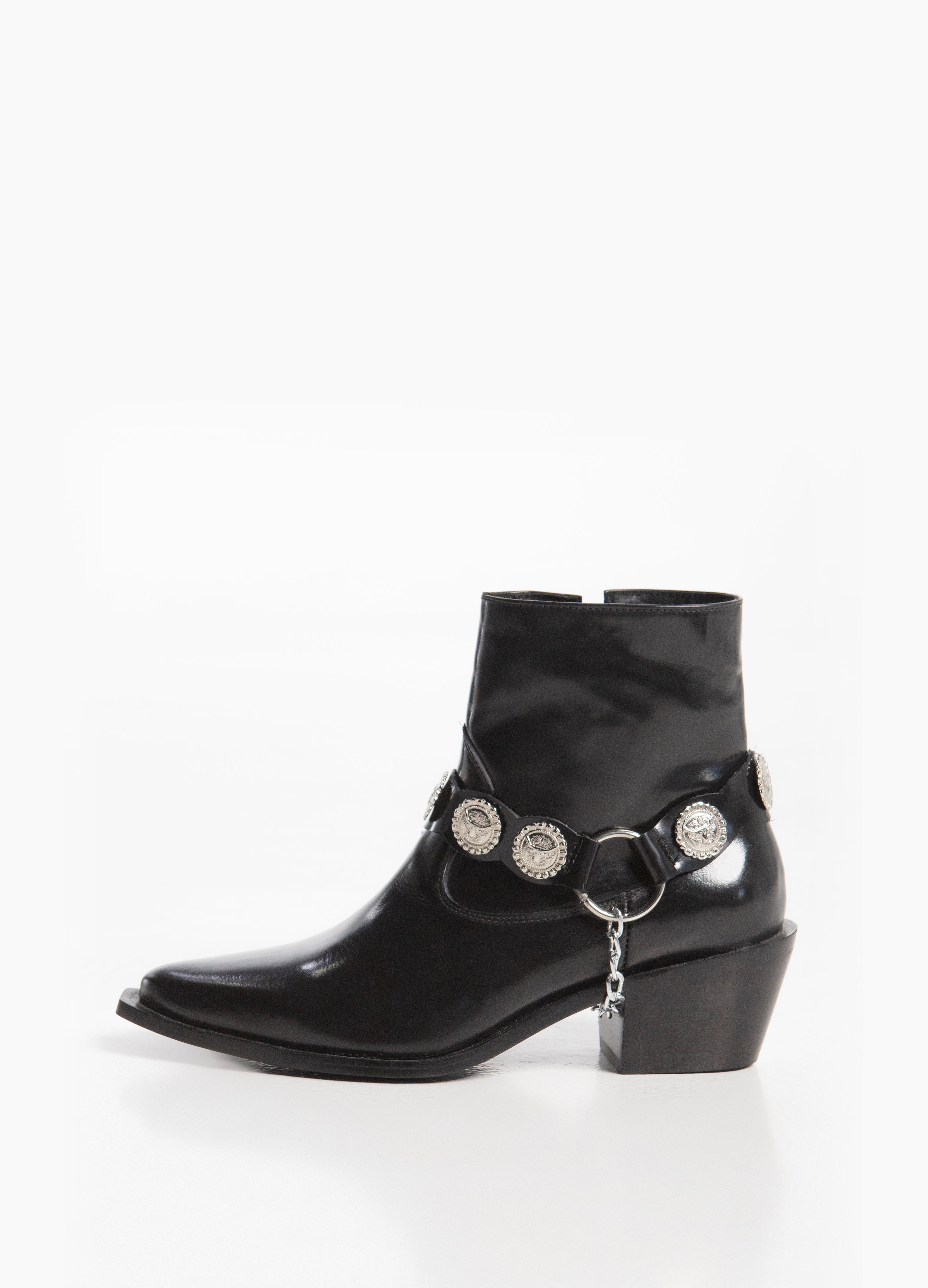 Bota chelsea negra fabricada en piel con arnés para hombre | Thoro ...